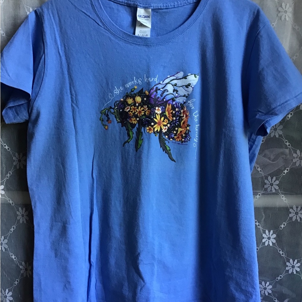 Gildan Women’s Blue Floral Bee Graphic Tee
